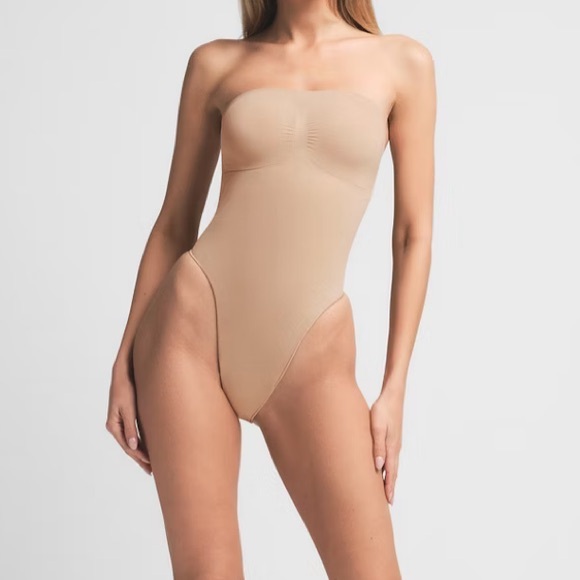SKIMS Sculpt Bodysuit - Picture 3 of 5